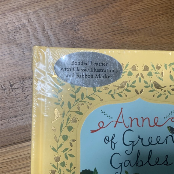 New in Sealed Package “Anne of Green Gables” Bonded Leather Book - Picture 2 of 6